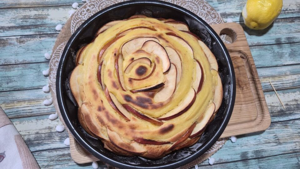 La torta di mele e crema il dolce più soffice che ci sia