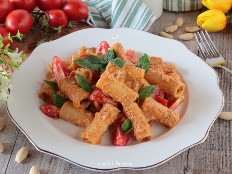 Pasta cremosa al pesto di pomodorini e mandorle pronta in 10 minuti