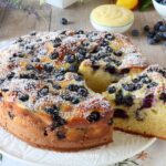 Torta Nua soffice soffice con crema pasticcera e mirtilli (Senza Burro)