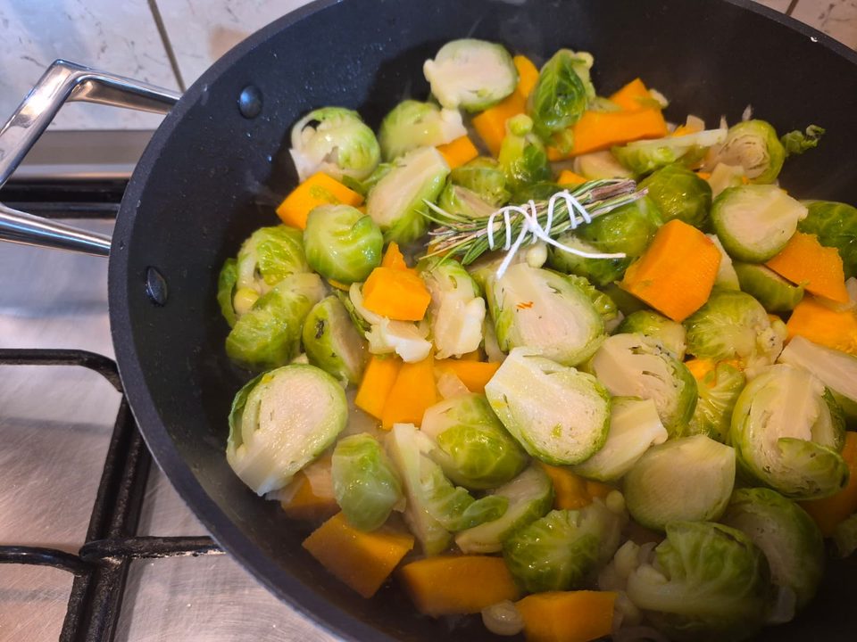 Zucca e Cavoletti di Bruxelles in Padella Croccanti e Veloci