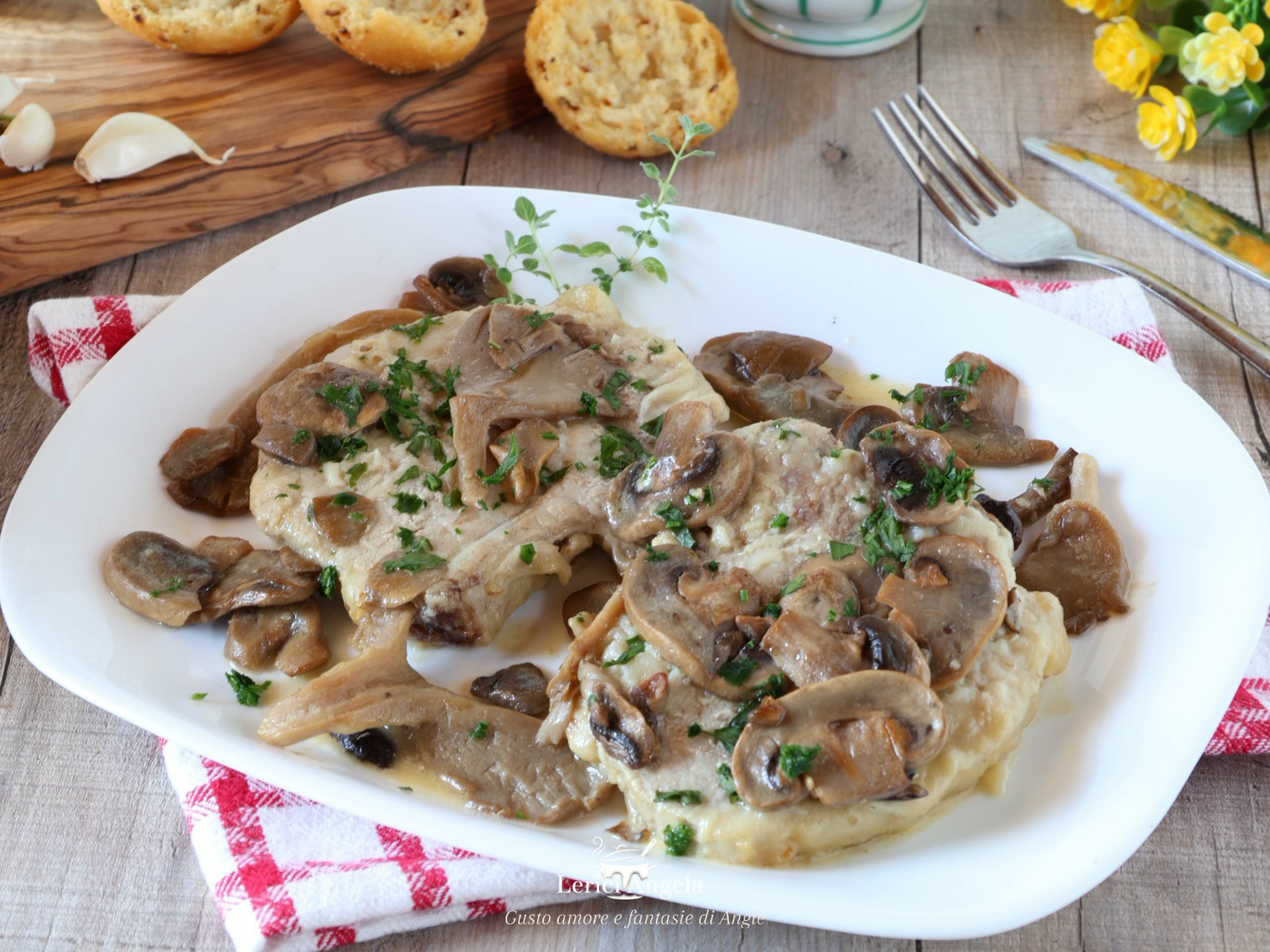 Braciole di maiale a scaloppina con i funghi pronte in 20 minuti
