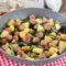 Cicoria Patate e Salsiccia in Padella il Comfort Food Rustico