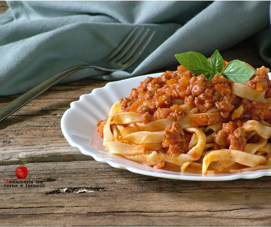 tagliatelle fresche all'uovo al ragù