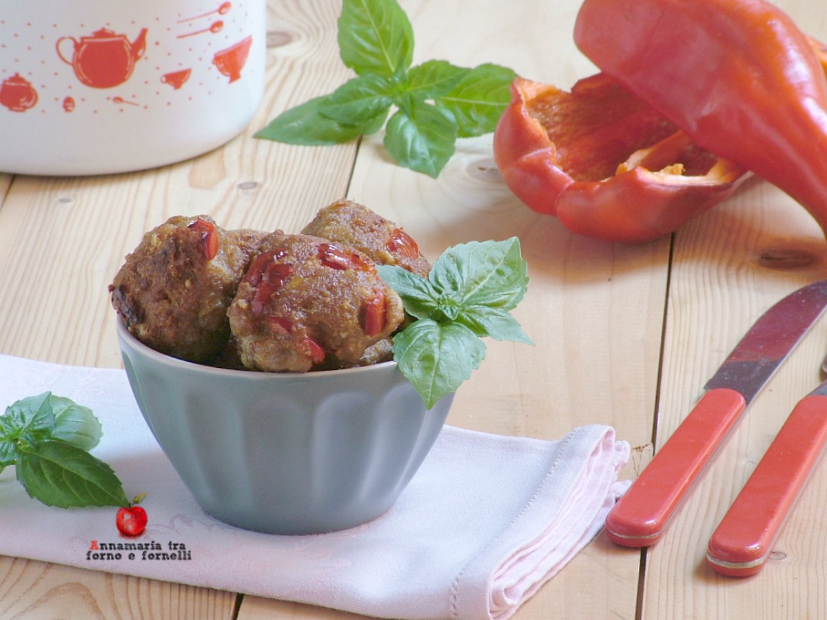 polpette di carne con peperoni con peperoni