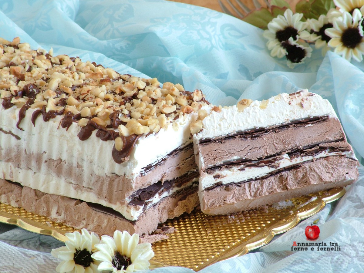 semifreddo vaniglia e cacao con sfoglie di cioccolato