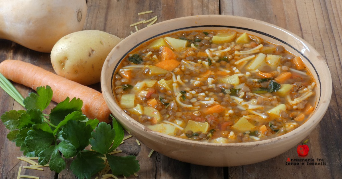 Minestra di zucca e lenticchie primo piatto saporito e sostanzioso.