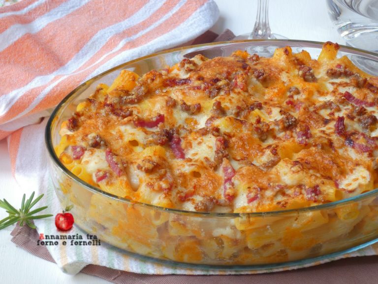 Pasta al forno zucca e salsiccia, un piatto semplice, facile, gustoso.