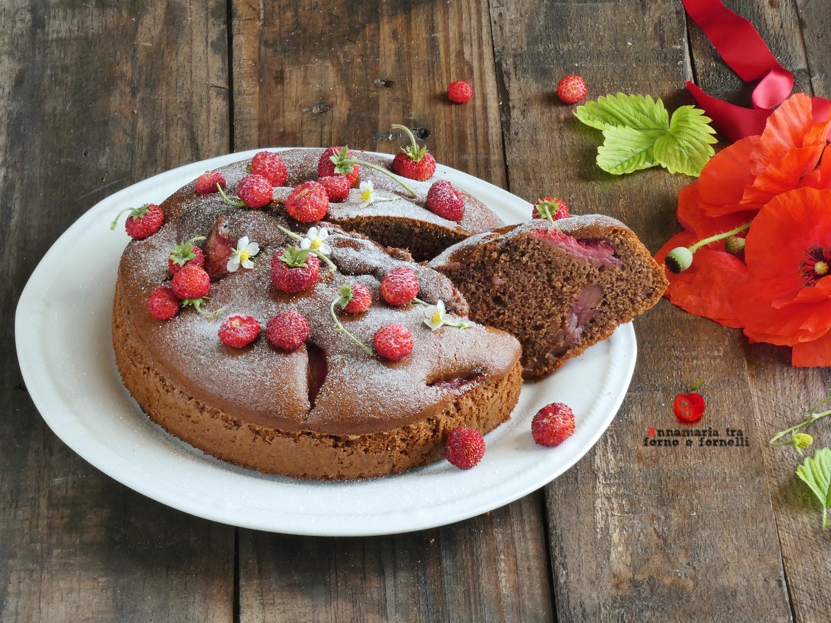 torta con fragole e crema rosa