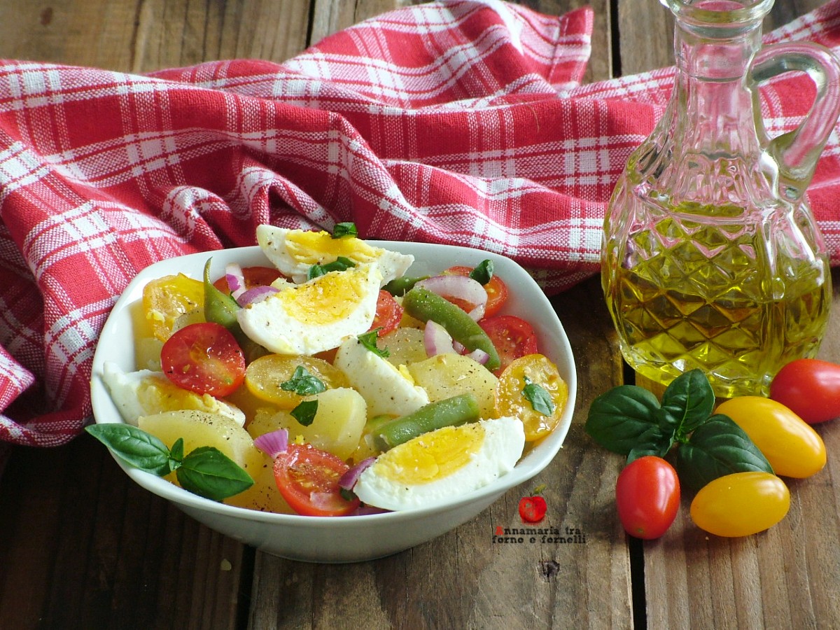 insalata di patate uova e pomodorini