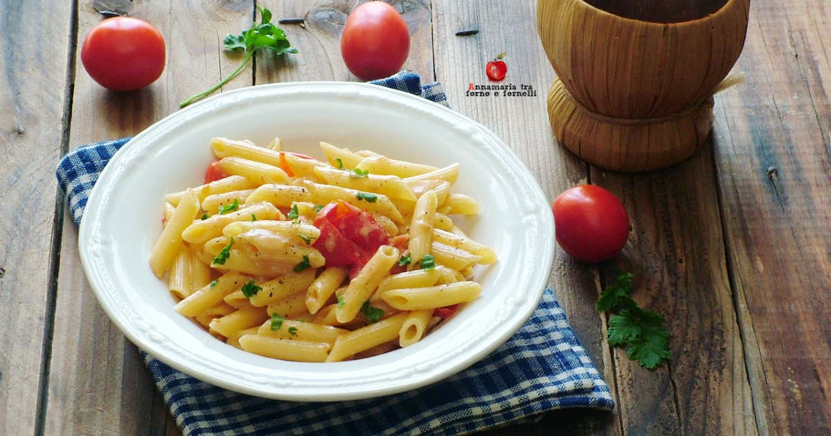 Pasta con e pomodorini, facile, veloce e cremosa.