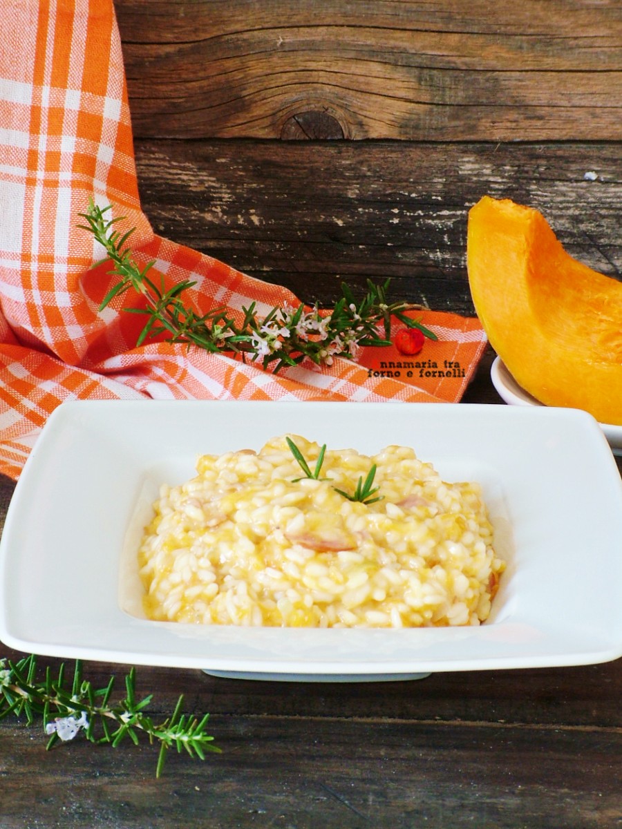 Risotto con zucca e gorgonzola, facile, buono e cremosissimo.