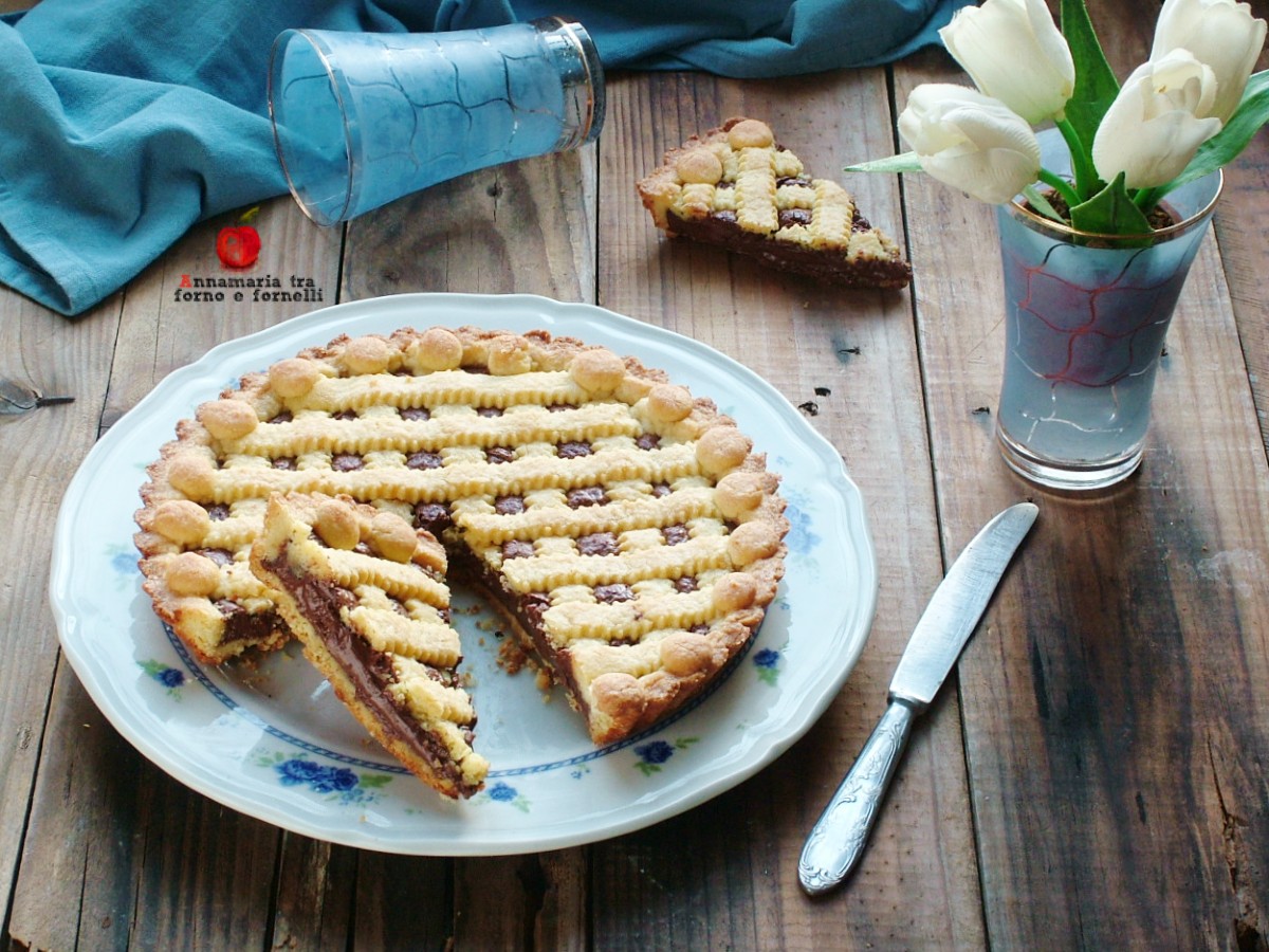 crostata con crema alle nocciole