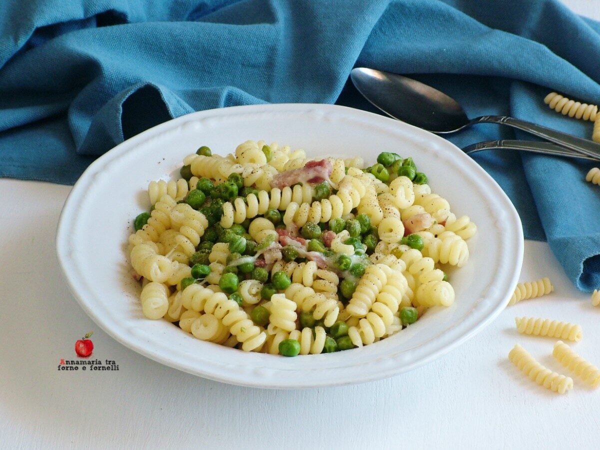 pasta con piselli e pancetta