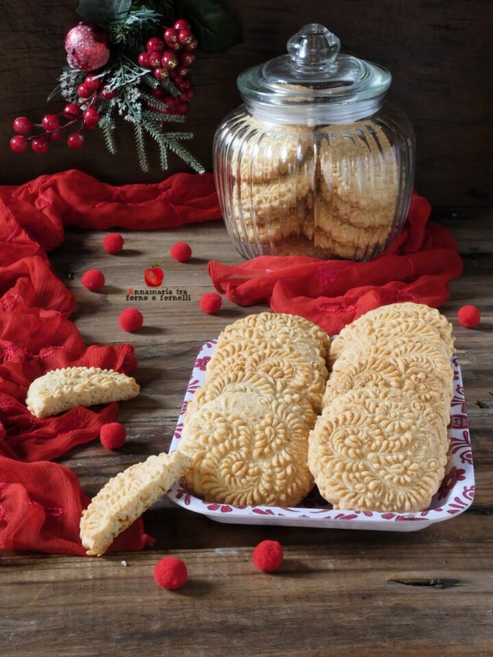 biscotti con farina di mandorle natale