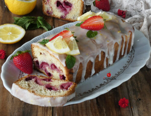 Plumcake con fragole e glassa al limone