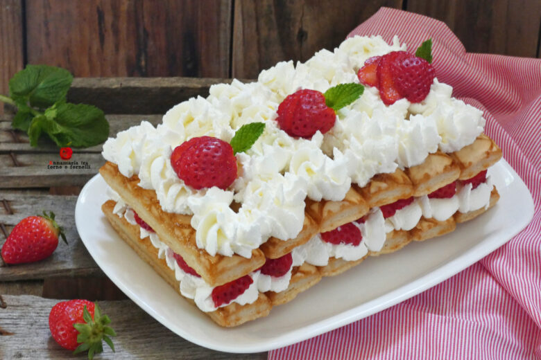 Sfogliatine con fragole e panna