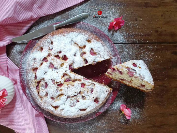 torta con fragole e cocco