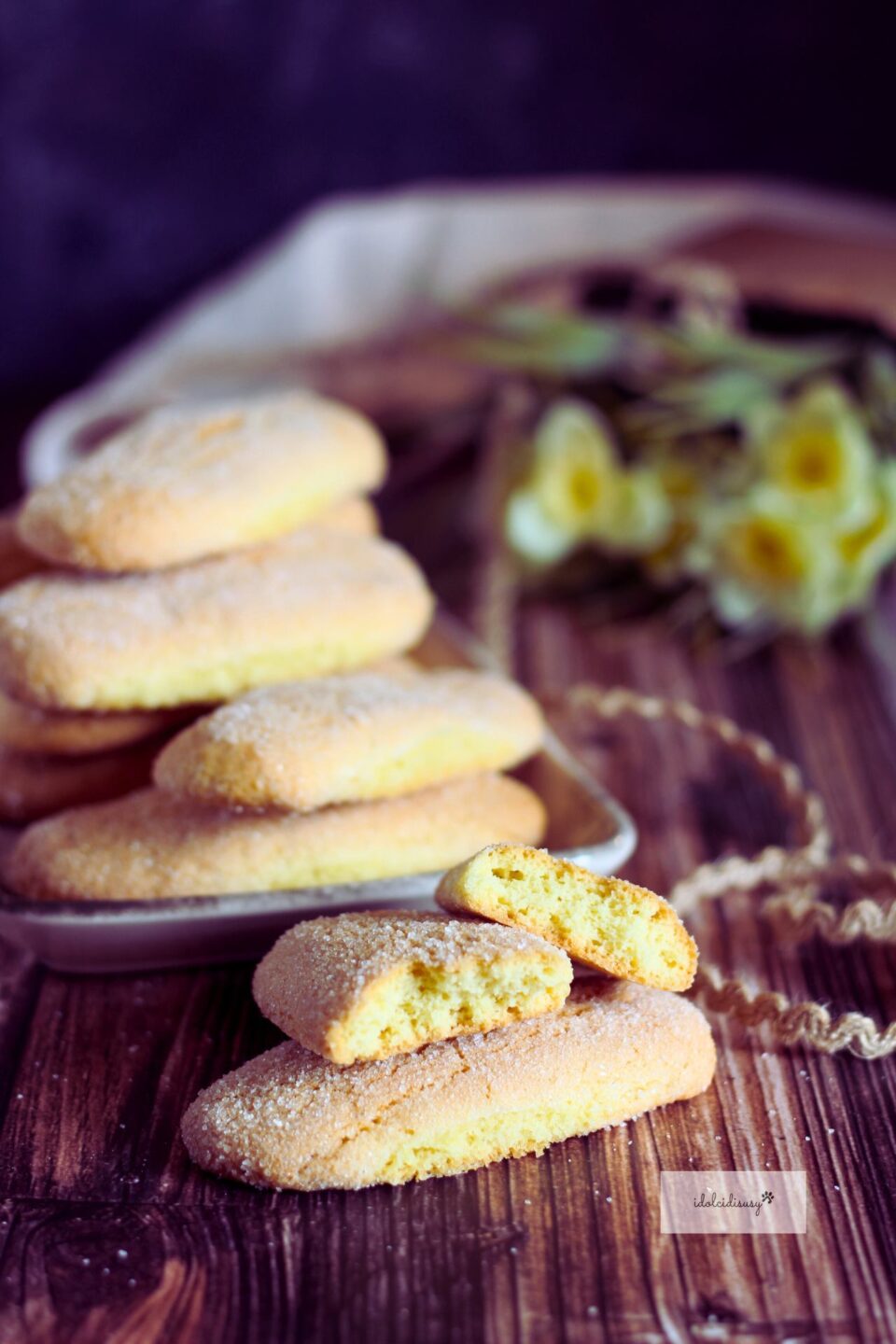 Biscotti da inzuppo della nonna con ammoniaca per dolci, leggeri e friabili, perfetti da intingere nel latte o nel caffè
