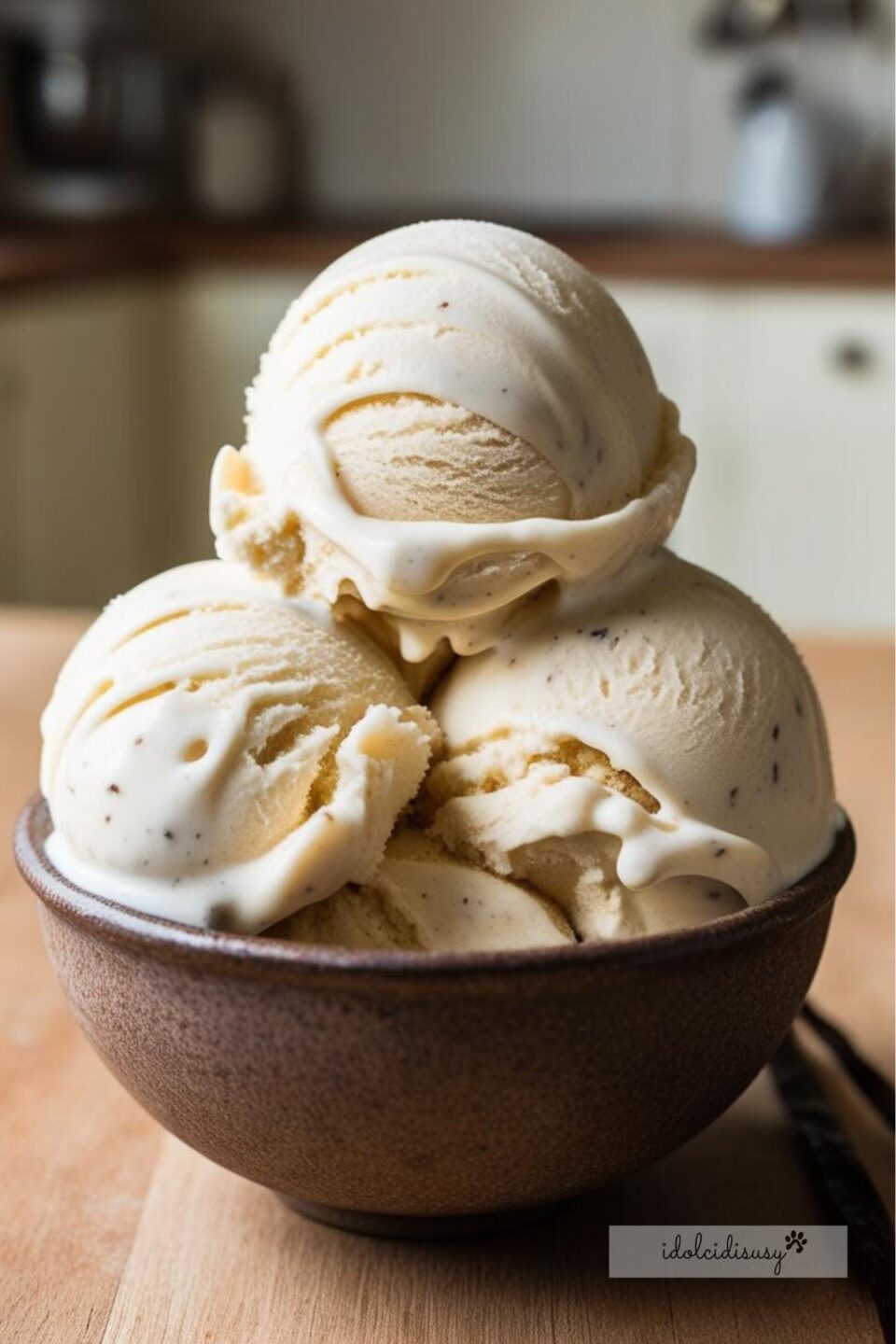 idolcidisusy Gelato alla vaniglia fatto in casa con il Bimby, servito in coppetta, cremoso e perfetto per l’estate