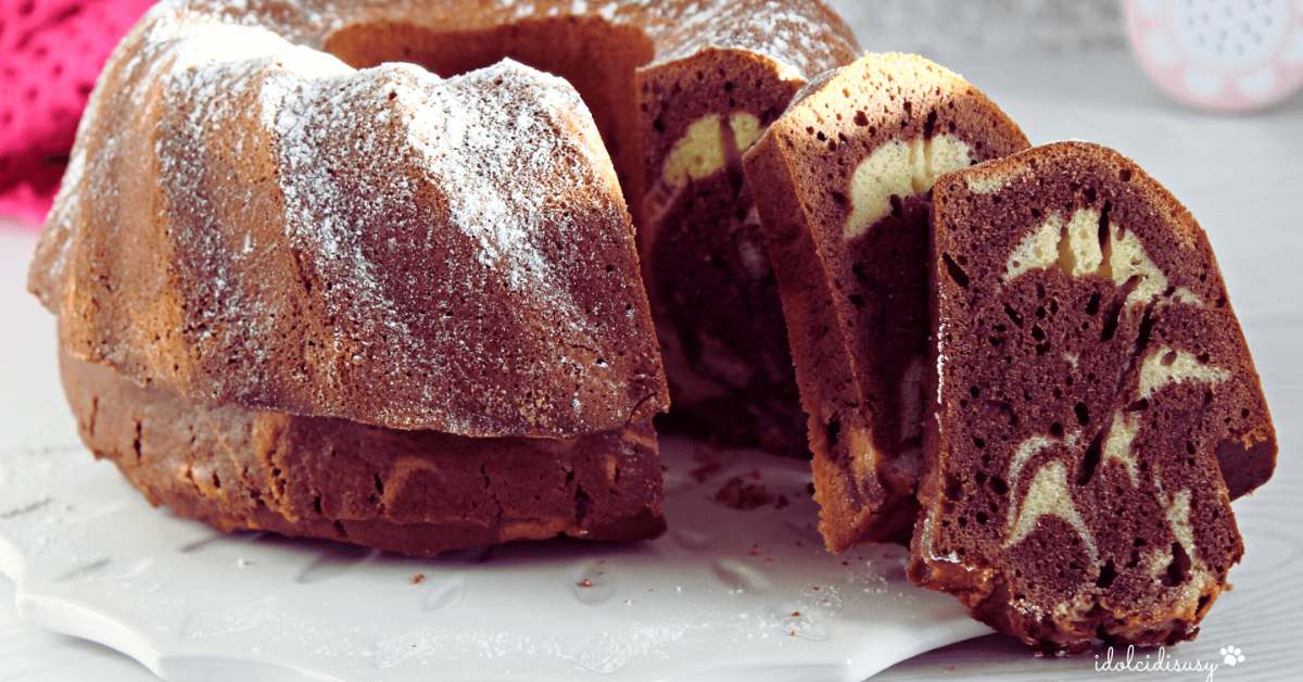fetta di ciambellone marmorizzato al cacao