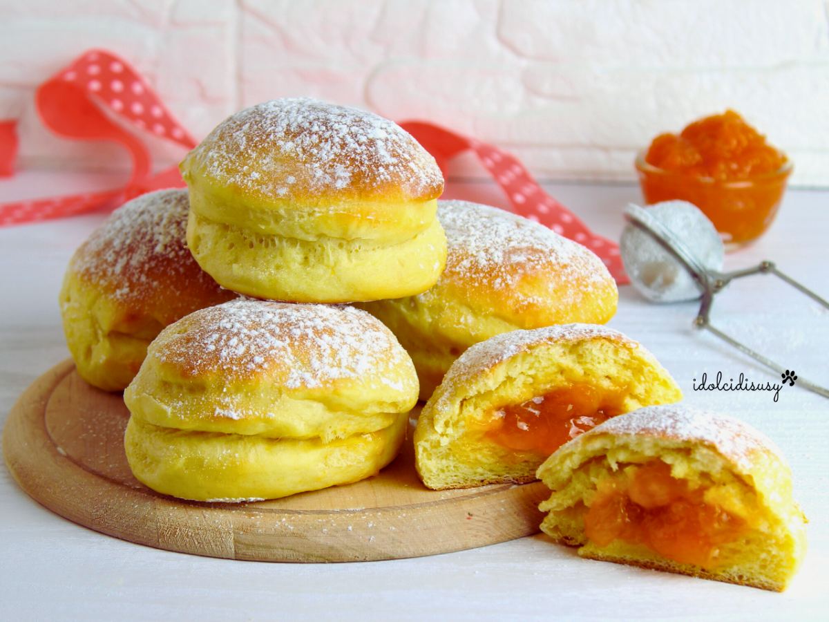 krapfen al forno soffici e leggeri ripieni di marmellata