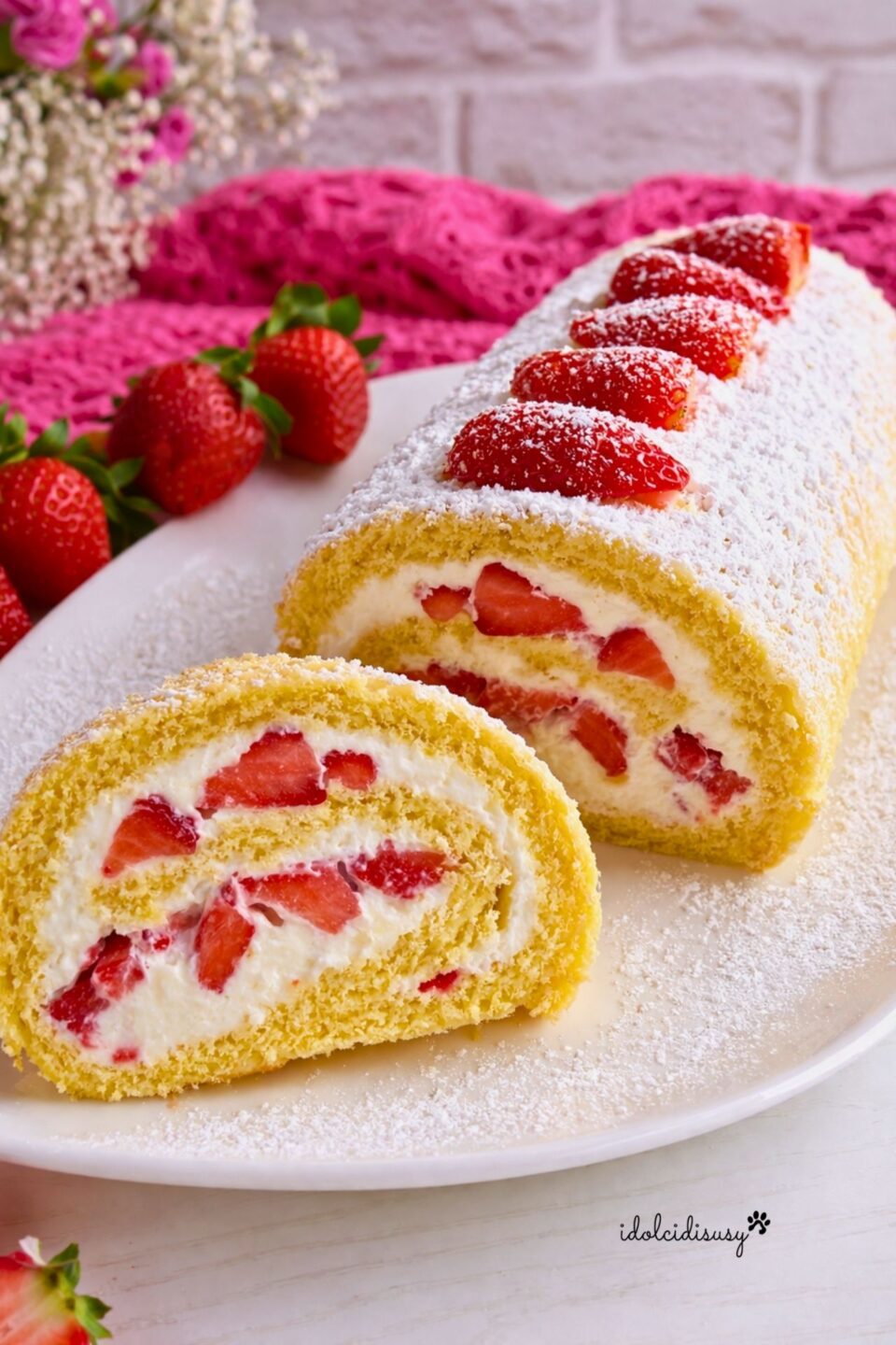 rotolo alle fragole soffice con crema al mascarpone senza uova