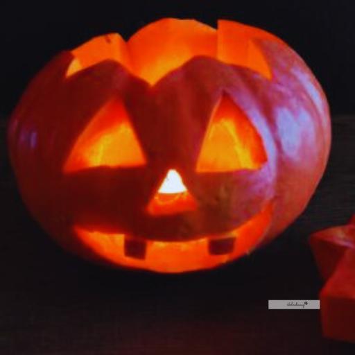 Jack o’ lantern pronta con candelina accesa all’interno

