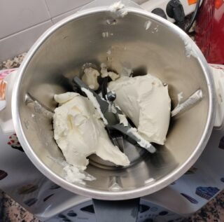 Mascarpone nel boccale del Bimby per tiramisù 