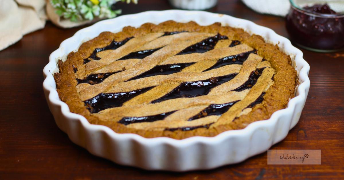 crostata di grano saraceno senza glutine e senza lattosio con confettura di ciliegie
