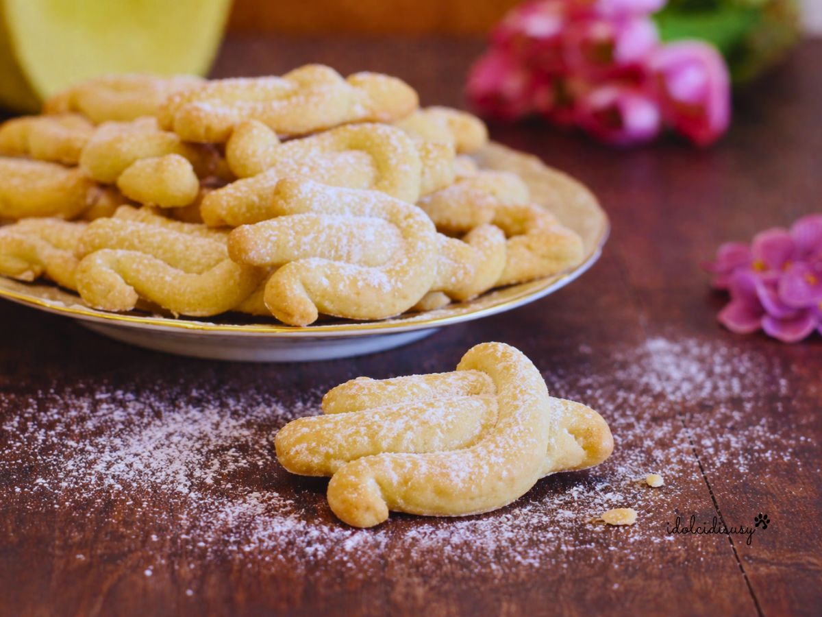 biscotti di pasqua a forma di colomba fatti in casa