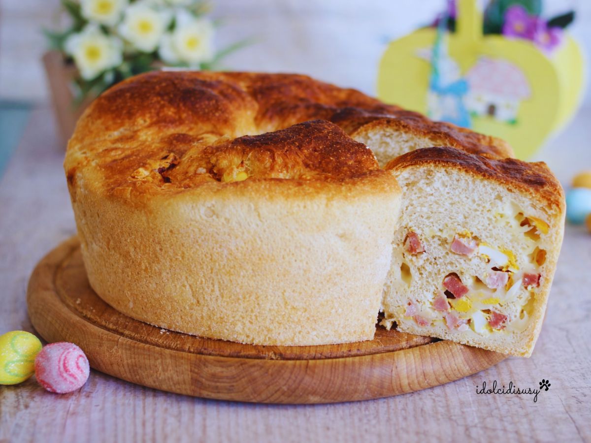 tortano napoletano con salumi e uova sode