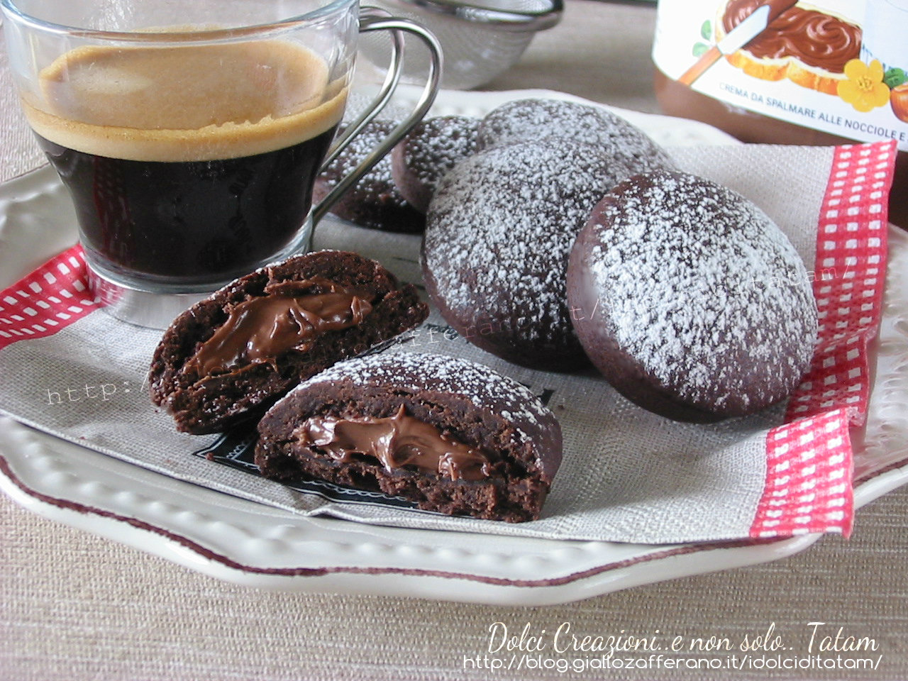 Biscotti al cacao ripieni di nutella