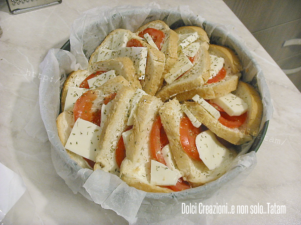 Torta di pane pomodoro e mozzarella