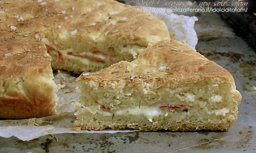 Focaccia soffice ripiena di prosciutto e asiago