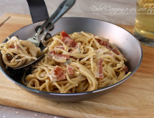 Spaghetti con gorgonzola e speck, cremosi e pronti in pochi minuti