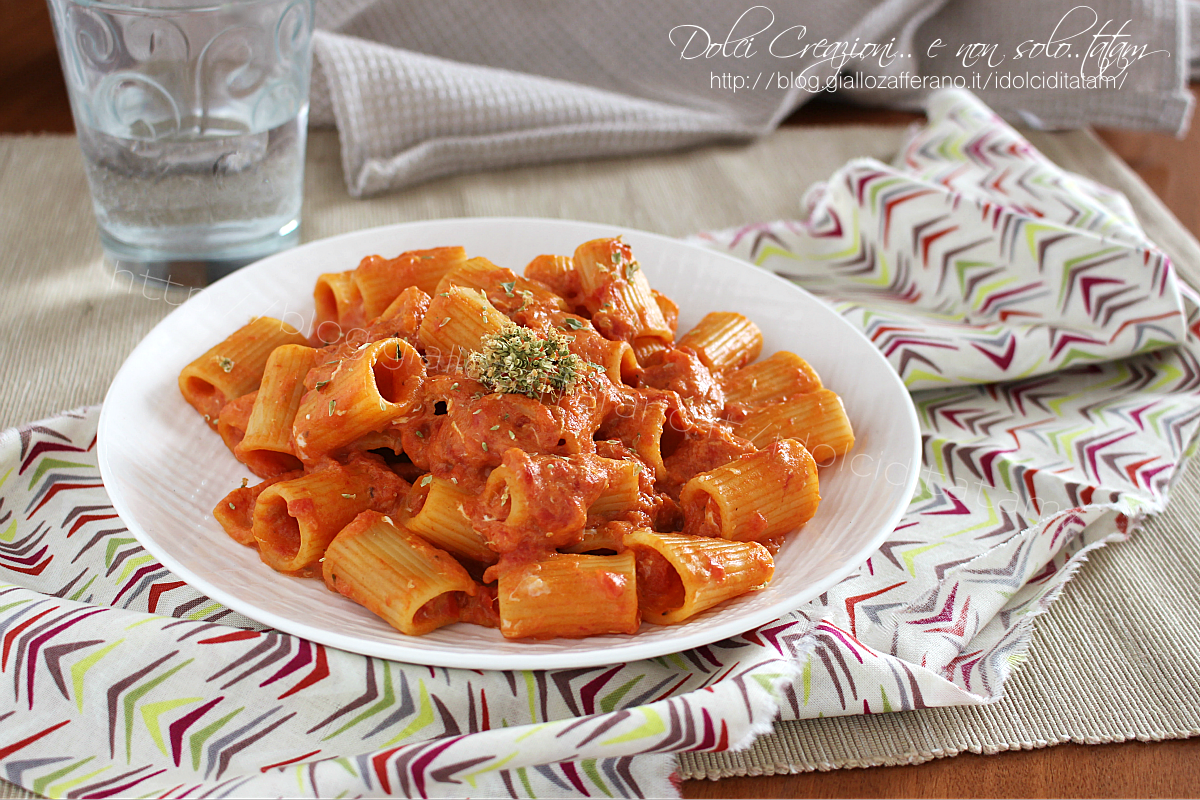 Pasta al sugo di pomodoro cremoso con ingrediente segreto!