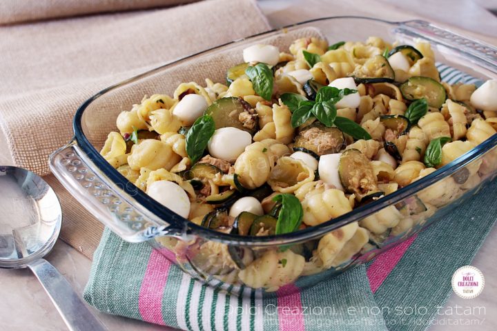 Pasta fredda con tonno, zucchine trifolate e mozzarelline