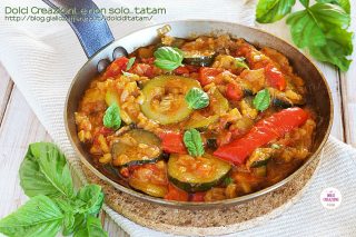Contorno mediterraneo con verdure di stagione