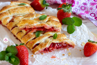 Treccia sfogliata dolce alle fragole