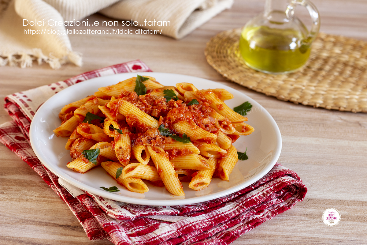 Pasta al ragù di tonno sott'olio, facile e golosa, pronta in 20 minuti