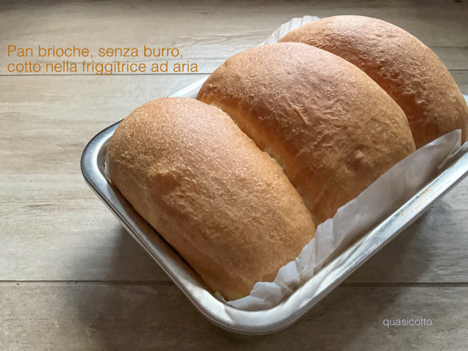 Pan brioche senza burro cotto in friggitrice ad aria