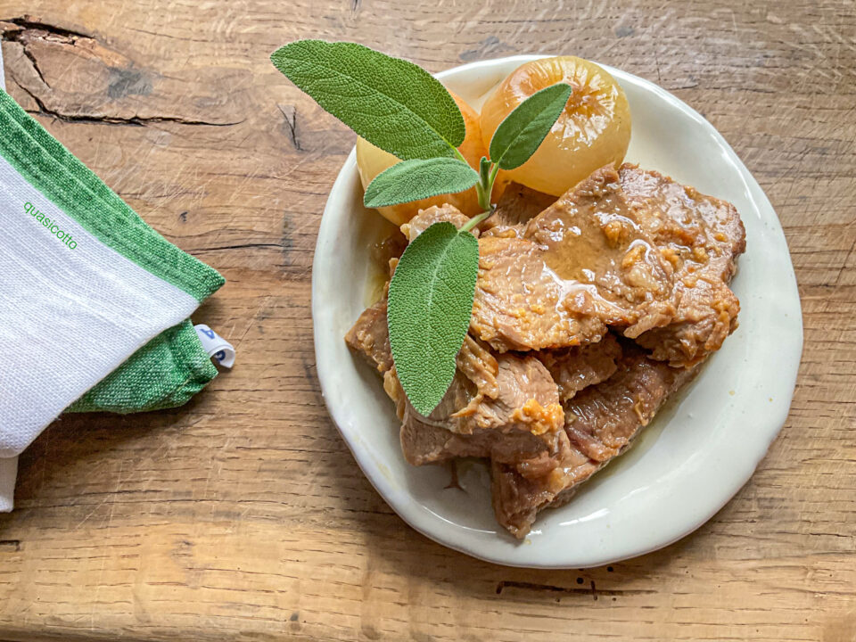Arrosto di reale di vitello in pentola a pressione elettrica
