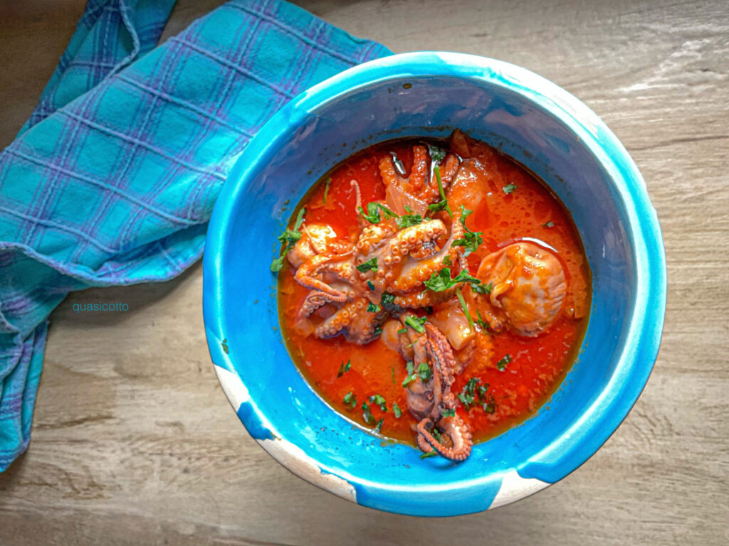 Sugo con i polipetti per la pasta