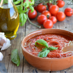 Salsa di pomodoro casereccia ideale per la pasta Norma
