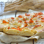 Focaccia morbida alle cipolle e pomodorini con impasto alle patate