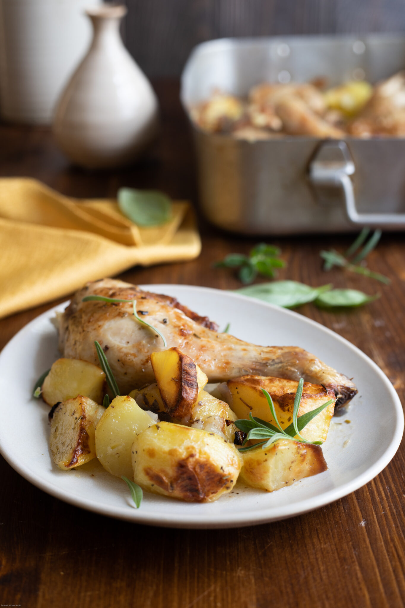 Cosce di pollo al forno con patate: croccanti fuori e morbide dentro ...