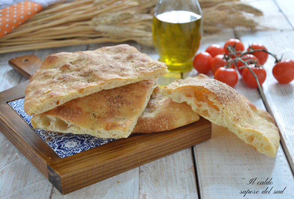 Focaccia bassa e croccante
