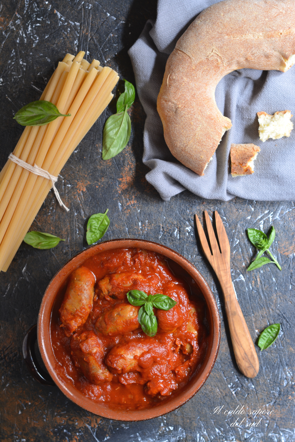 Salsiccia al sugo ricetta siciliana