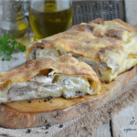 Scaccia ragusana ricotta e salsiccia
