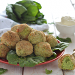 Crocchette di pollo e spinaci nella friggitrice ad aria